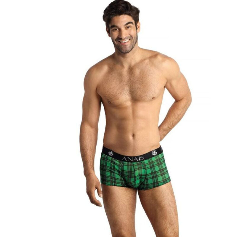 Homme souriant de face en boxer Magic taille XL d'Anais Men à carreaux écossais verts