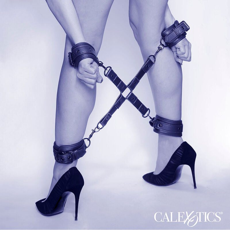 Kit Hog Tie BDSM Nocturnal 4 Menottes Réglables Ajustable Noir - CalExotics